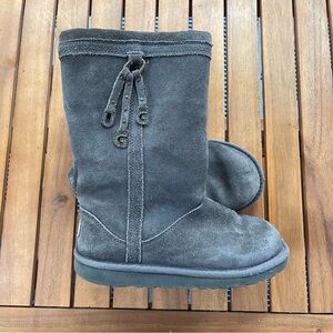 UGG gray Larynn boots with crystal details size 4